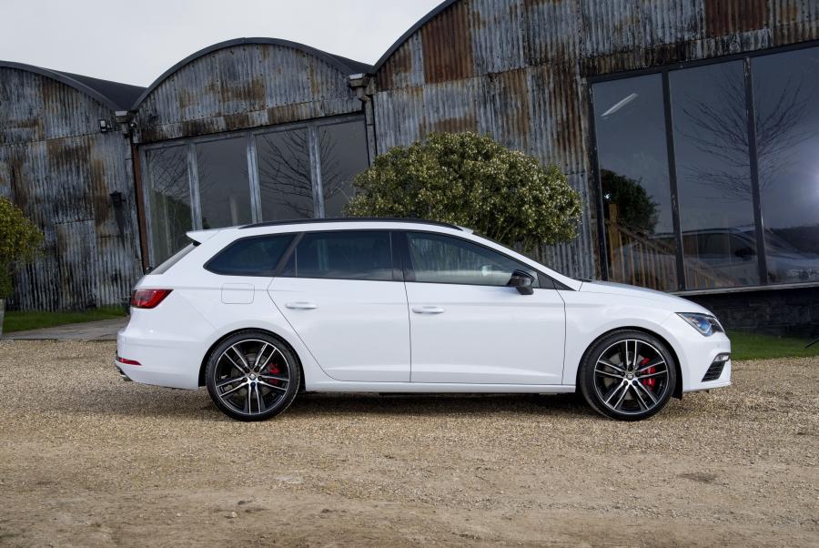  Seat Leon ST Cupra 300 2017 года  (UK) (фото 11 из 40)